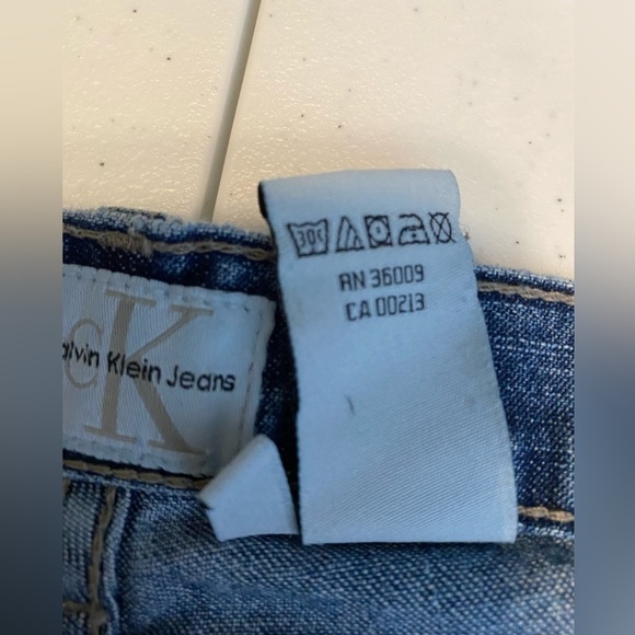 Calvin Klein Womens Plus Size 14 Rolled Hem Cropped Medium Wash Jeans - Picture 5 of 5